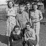 Annie Mable Trainer Smith with her daughter Edna, Annabelle, Lois, Ruth